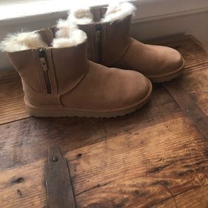 UGG Suede Classic Mini Double Zip in Chestnut, Women’s Size 8